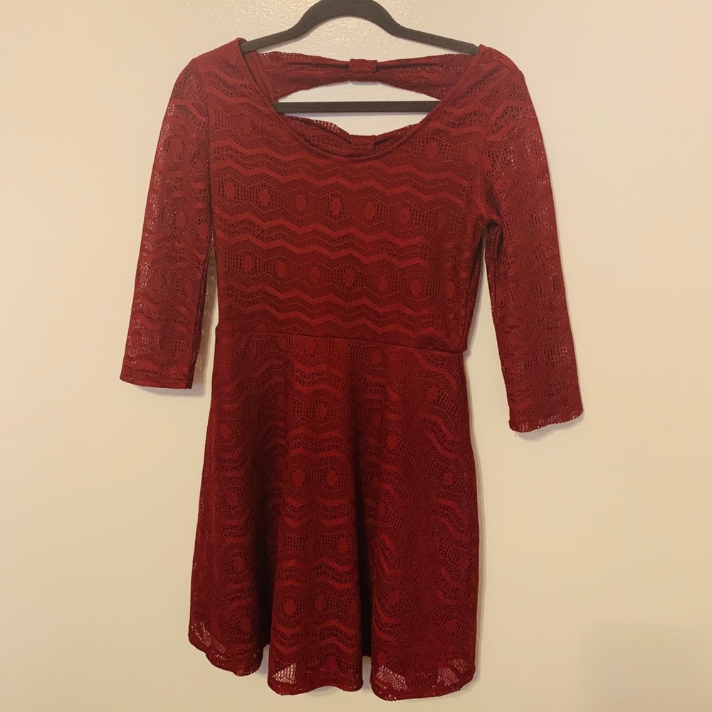 Half-sleeve lace red dress